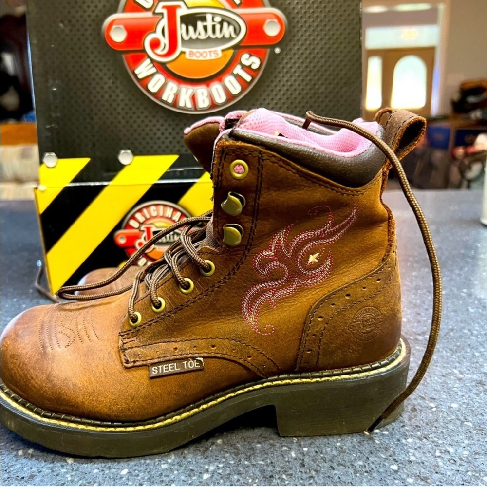 Ladies JUSTIN STEEL TOE WORK BOOT SIZE 7B BROWN WITH PINK INSIDE AND STITCHING